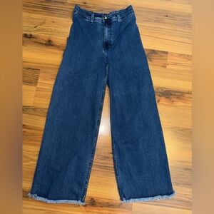 Billabong Wide Leg Crop Jeans Women's Size 27 Raw Hem High
Rise Blue Denim